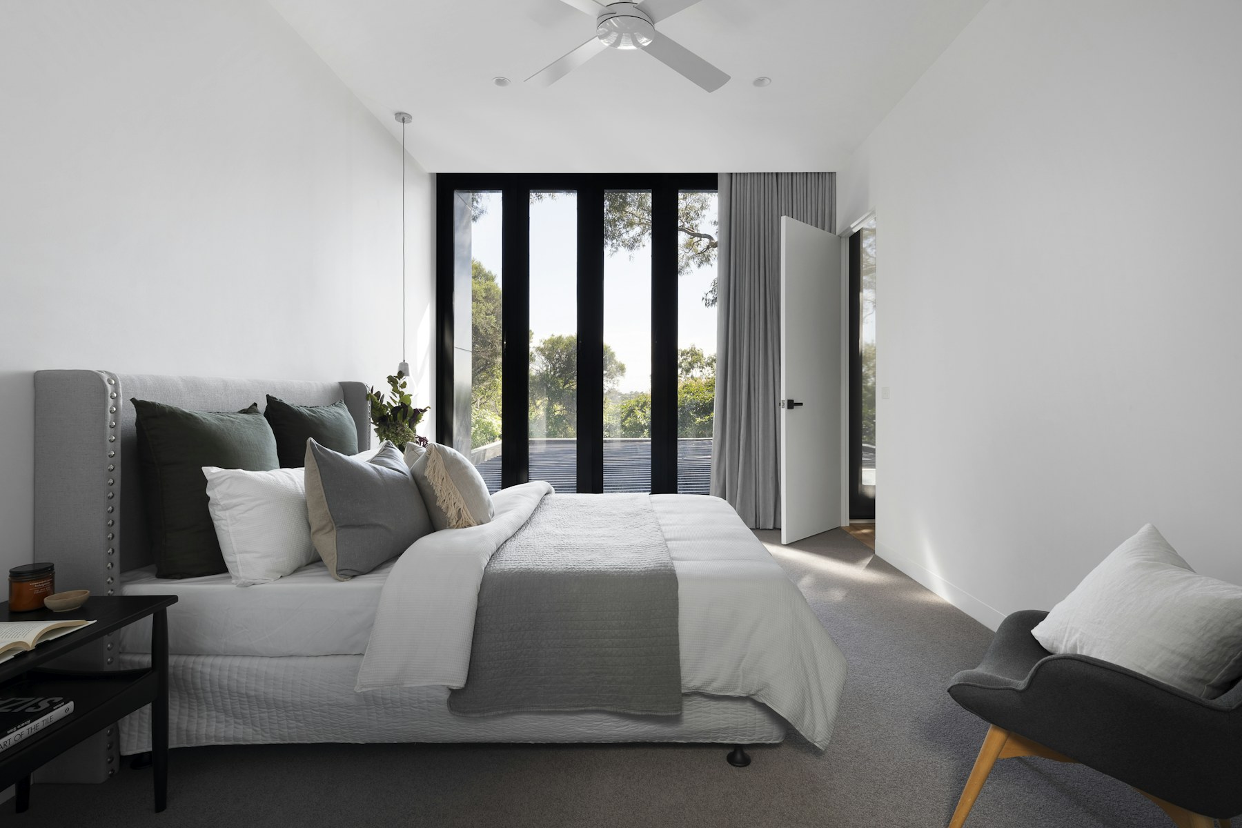 Serene Platform Bed 2